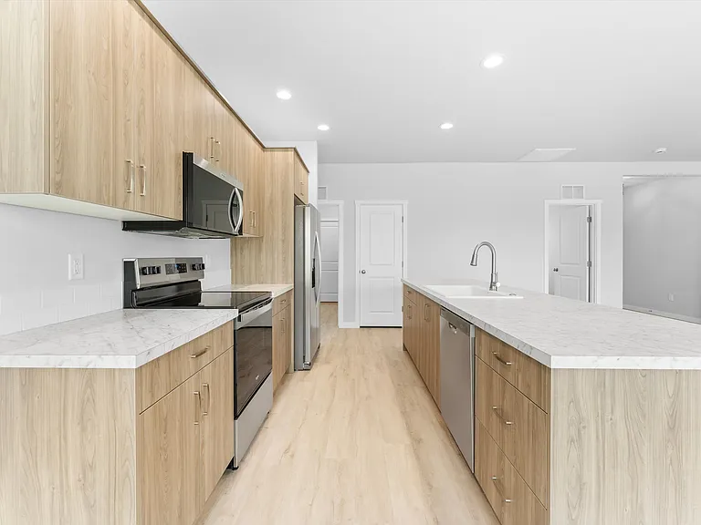 510 Waverly Ave — Photo 9