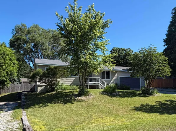 3122 Horseshoe Dr, Traverse City, MI 49684