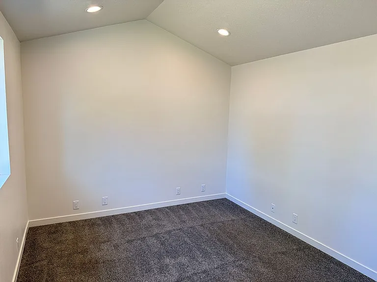 1246 Hughes St — Photo 22
