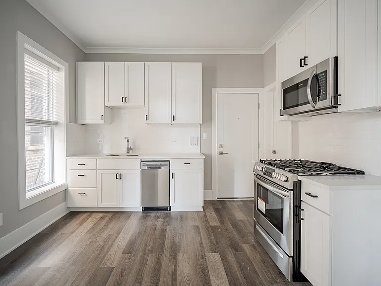 1472 W Erie Street — Photo 7