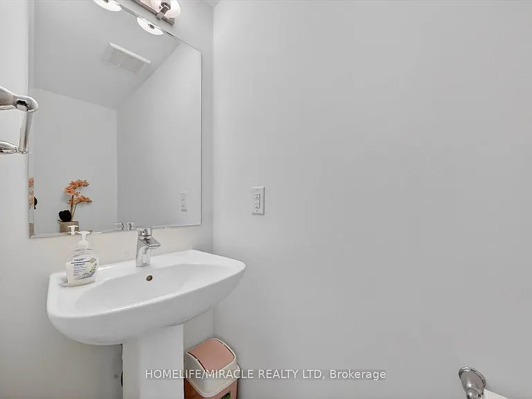 73 Sutcliffe Dr — Photo 9