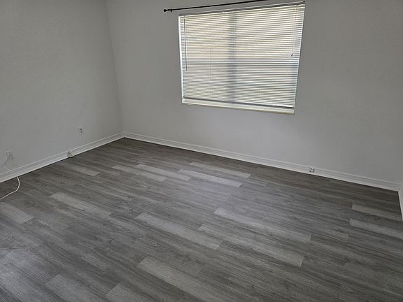 MASTER BEDROOM LARGE ENOUGH FOR A KING SIZE BED WITH TWO NIGHT SIDE CABINETS