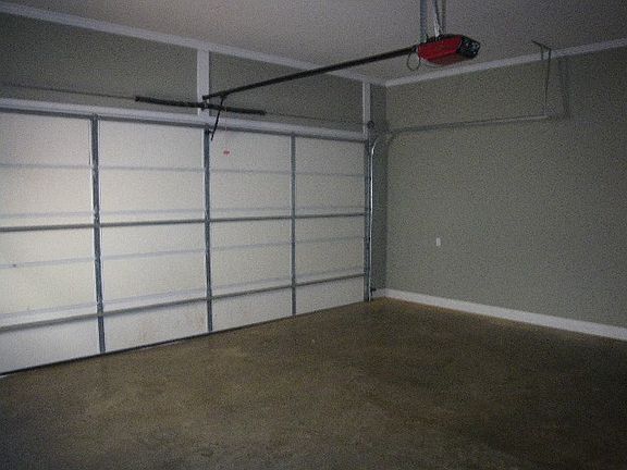 5th image of 627 Bickerstaff Ln