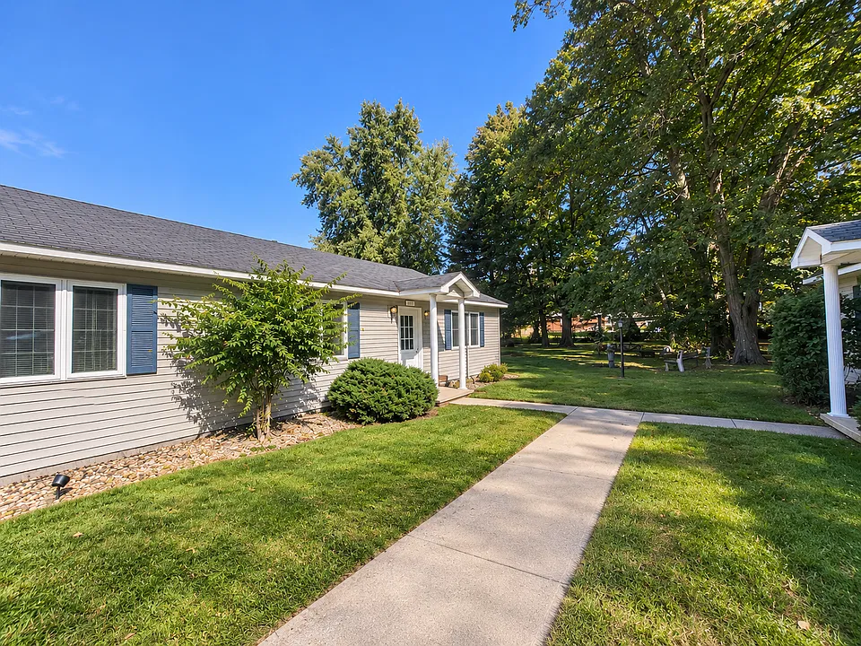 1111 N Arbor Ct #B