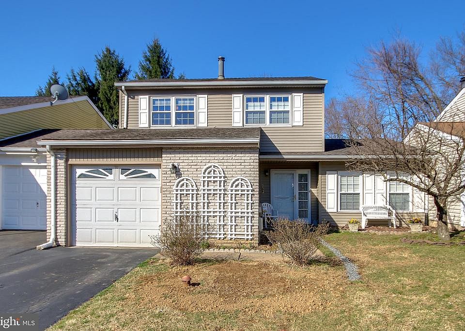 1st image of 4 Candlewood Ct