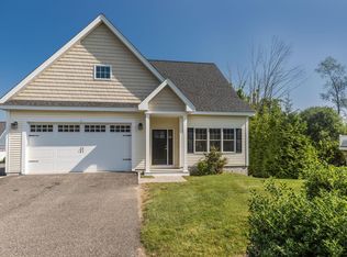 6 Chadwick Cir, Windham, NH 03087