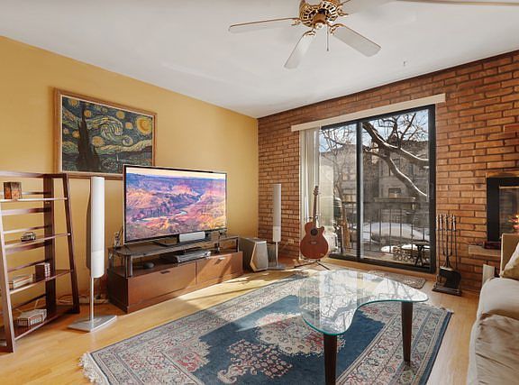 3rd image of 832 W Oakdale Ave APT 1D