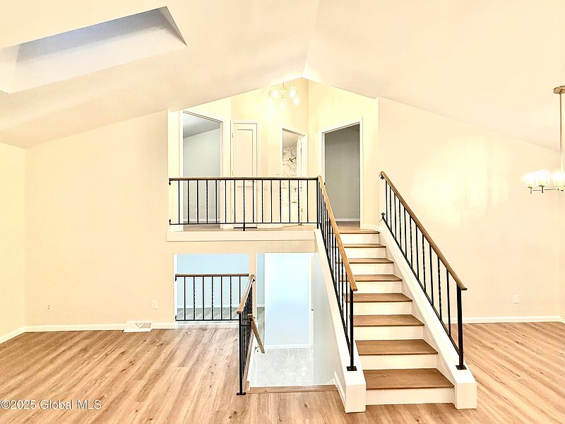 3rd image of 7 Bennington Way