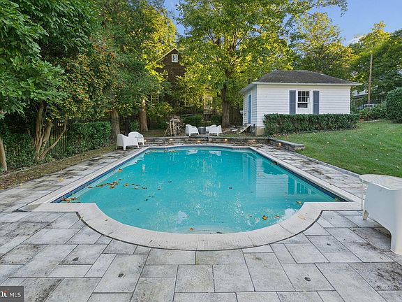 3rd image of 2111 Carterdale Rd