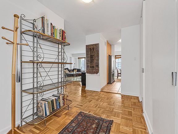 5th image of 118 E 60th St APT 31G