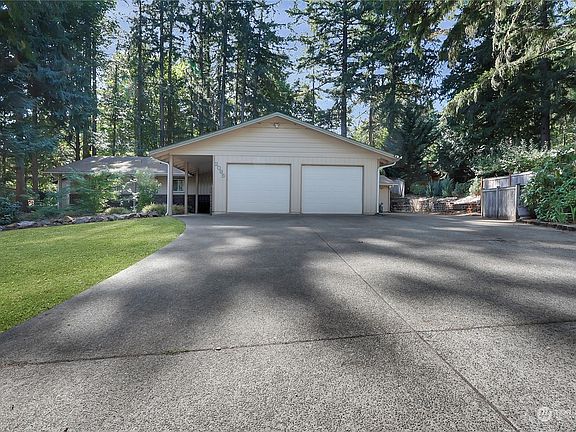 2nd image of 2095 Lakemoor Drive SW