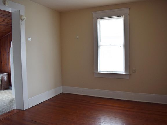 4th image of 2594 Herschel St