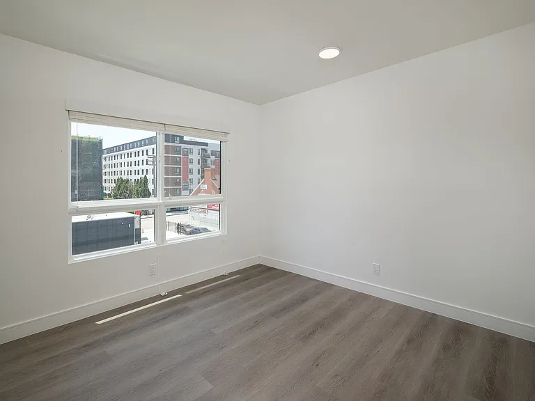 Spacious 2 Bed Townhouses! * Best Koreatown Location * Washer & Dryer * Bidet — Photo 10
