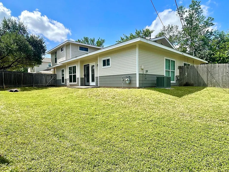 1207 W North Loop Blvd #A — Photo 34