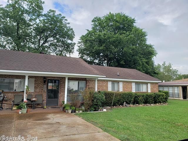 2nd image of 2601 Brandenburg Ln