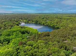 31 Ice Pond Ln, Oak Bluffs, MA 02557