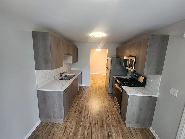 221 Norfolk Ct — Photo 7