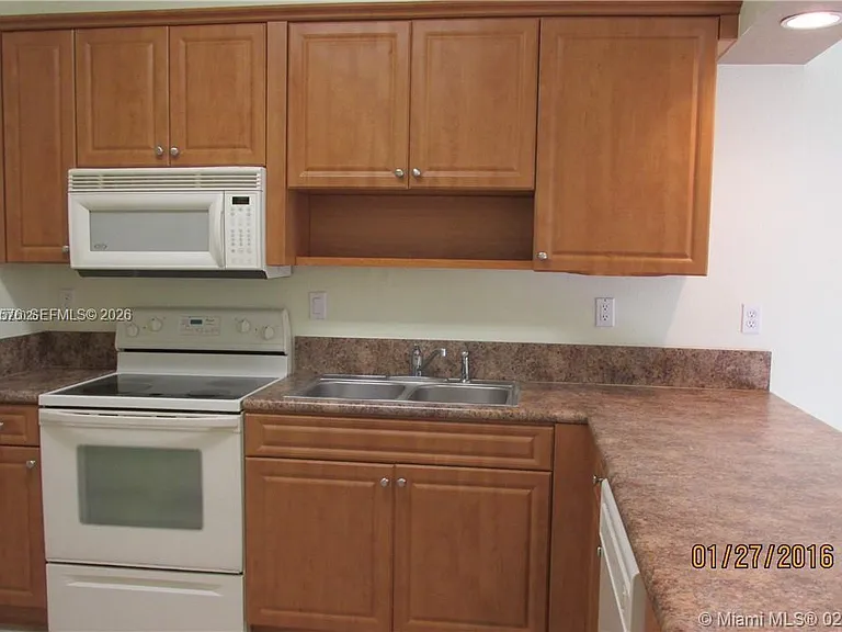 12738 SW 49th Ct #12738 — Photo 8
