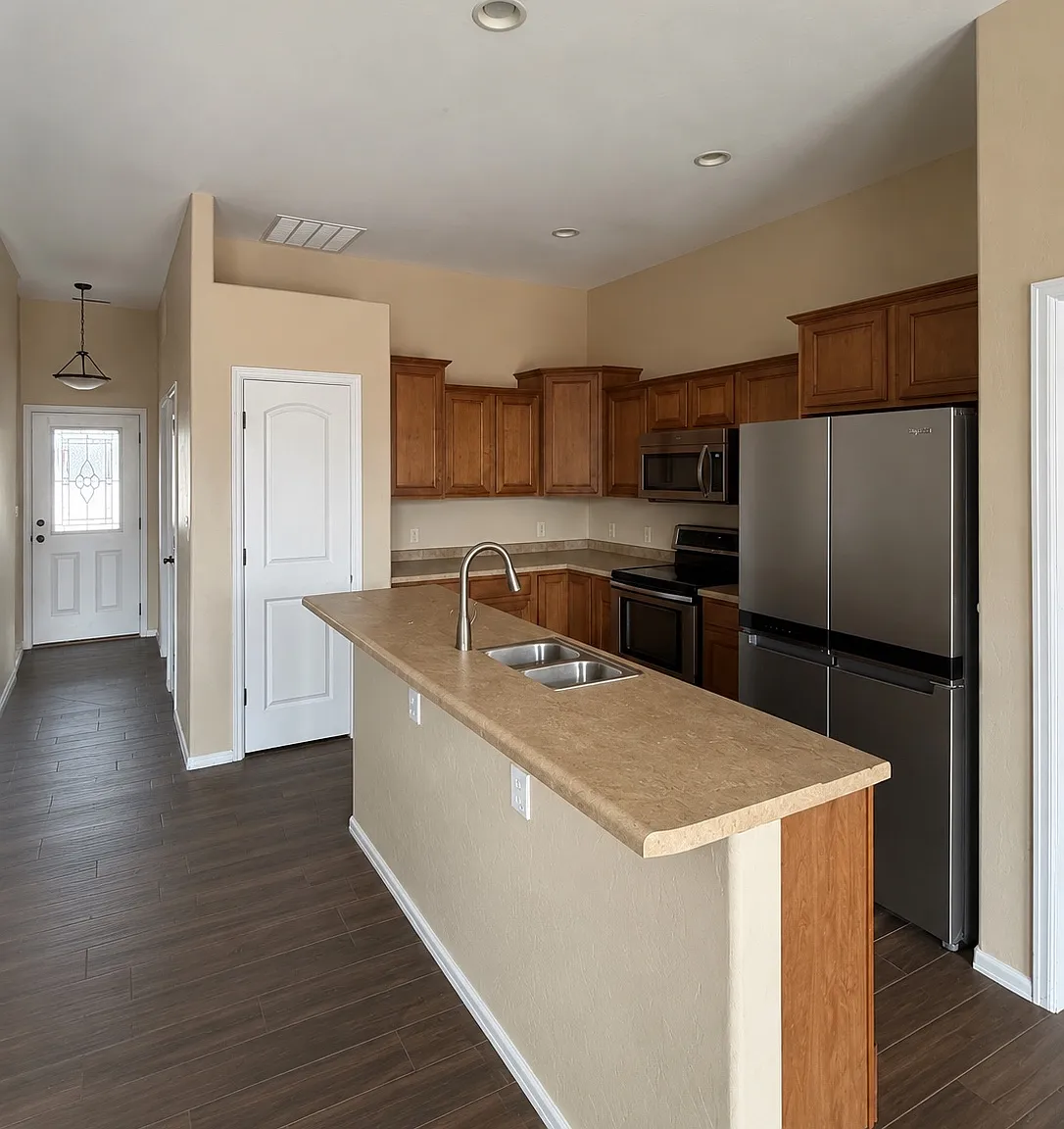3 bed, 1913 sqft, $2,500 — Photo 3