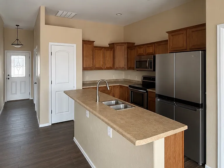 450 Juniper St — Photo 3