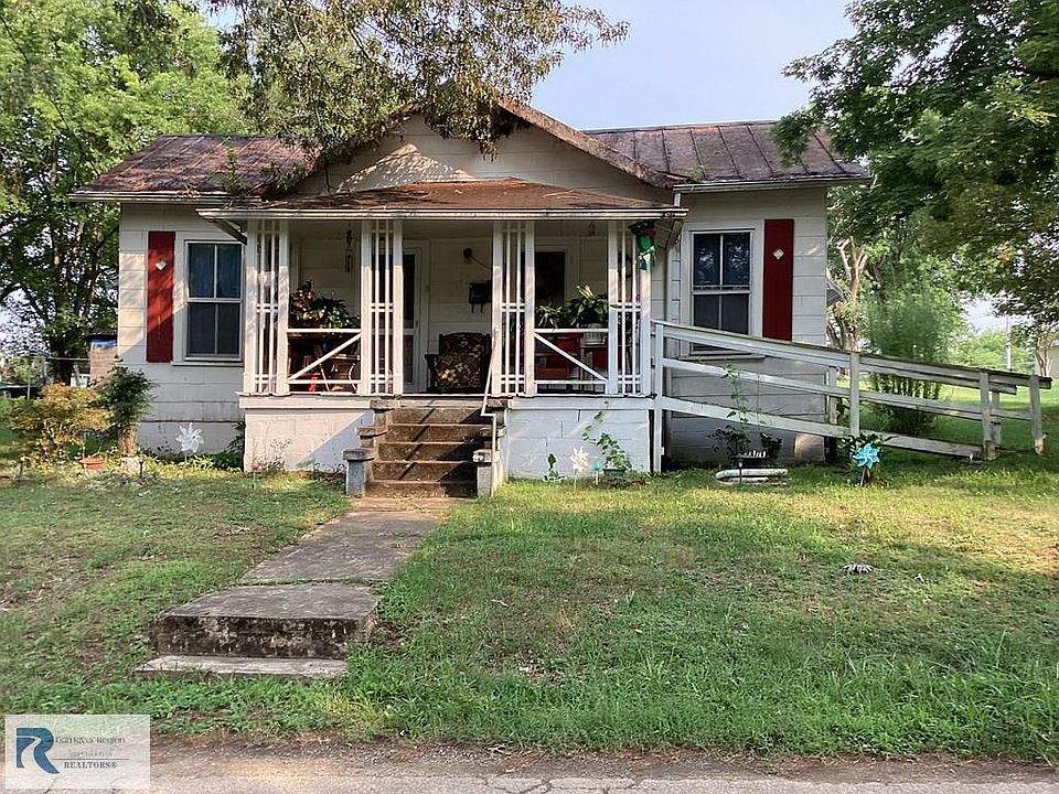 2nd image of 110 Elwood Ave