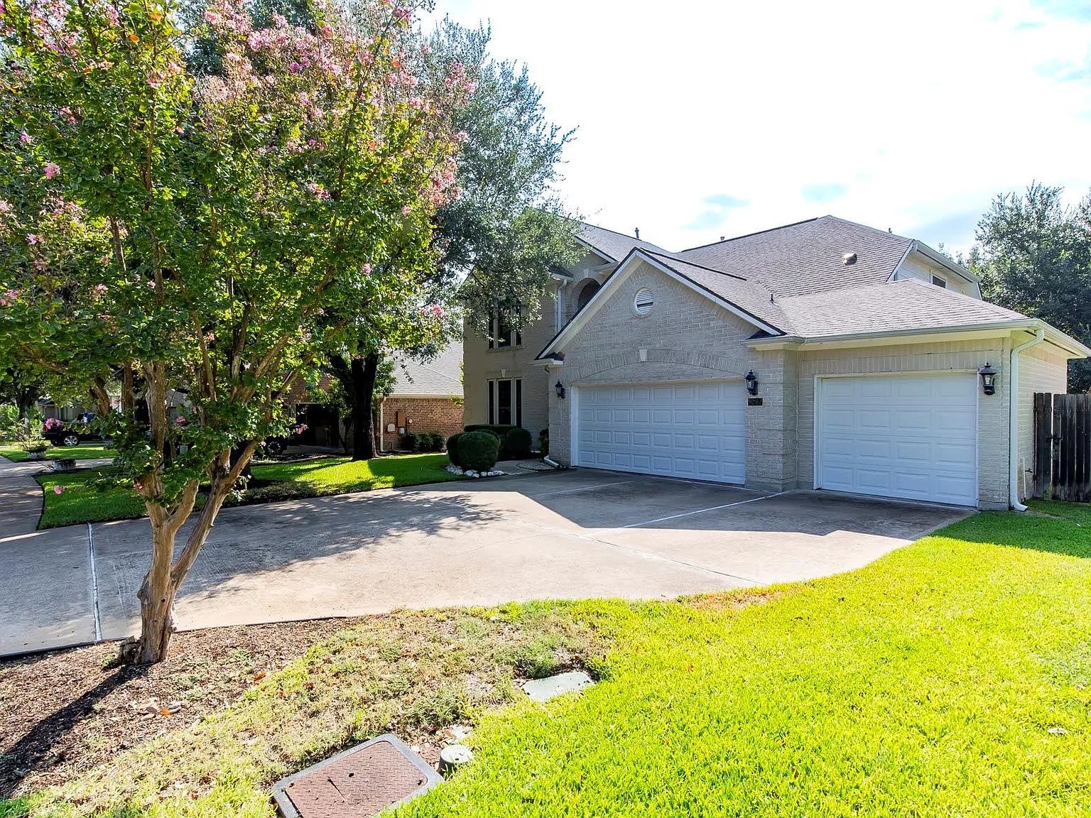 5 bed, 4.0 bath, 3085 sqft, $3,200 — Photo 2