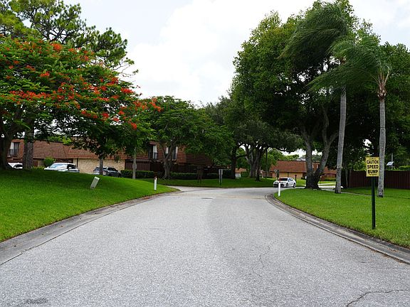 5th image of 1905 19th Lane