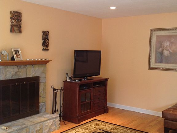 3rd image of 426 Newport Dr