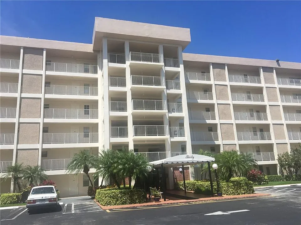 2851 S Palm Aire Dr #309