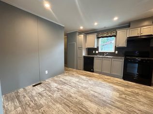 7055 Quarry Rd #104, Amherst, OH 44001