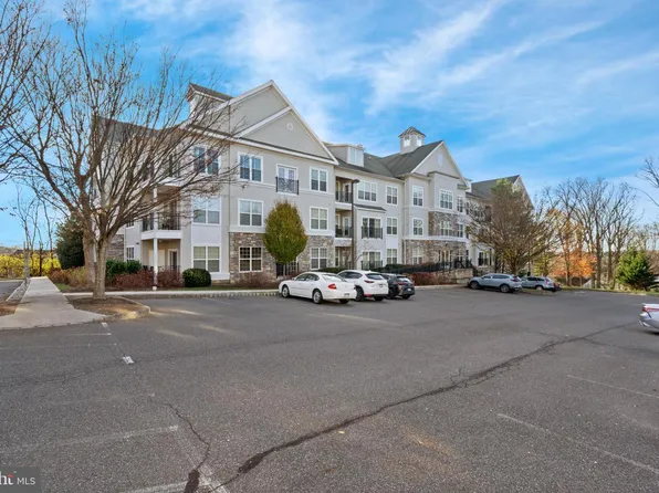 6107 Lydia Hollow Dr, Glen Mills, PA 19342