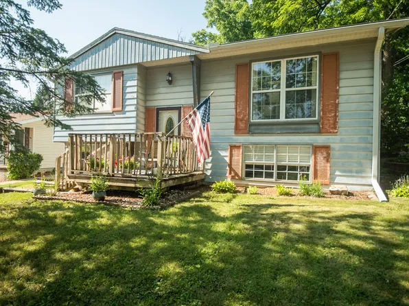 311 1/2 W Graham St, Dixon, IL 61021