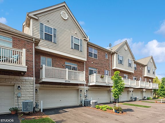2nd image of 27W755 N Meadowview Dr
