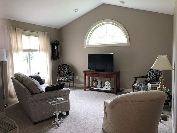 Living Room w/Valted Ceiling