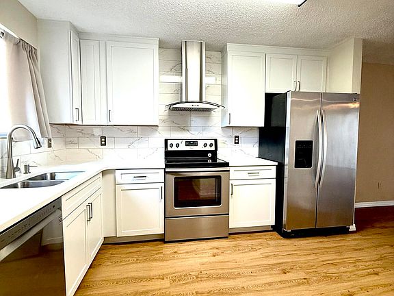 2nd image of 110 E Baywood Sq