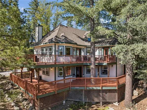 26166 Circle Dr, Lake Arrowhead, CA 92352
