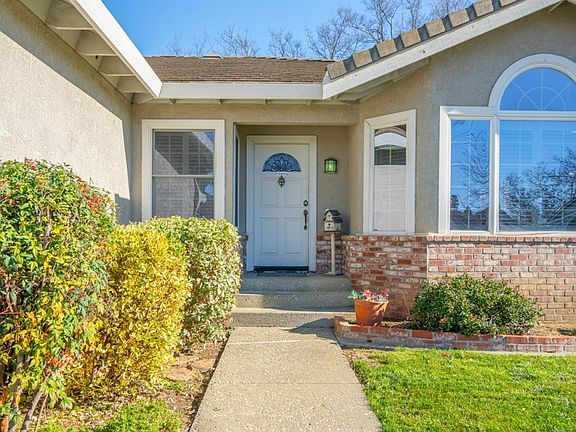 2nd image of 160 Lynd Way