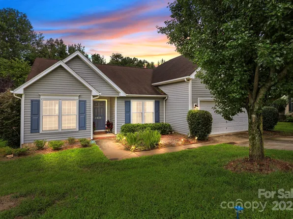 1433 Moss Creek Dr, Harrisburg, NC 28075