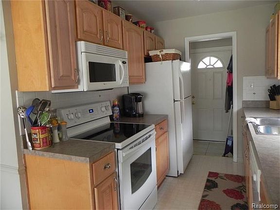 3rd image of 29514 Oakley St