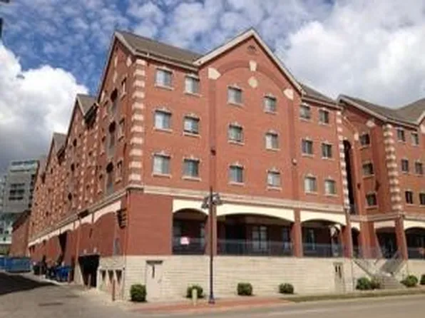 327 E College St APT 1716, Iowa City, IA 52240