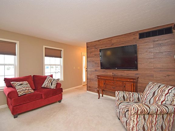 3rd image of 644 Ellen Dr
