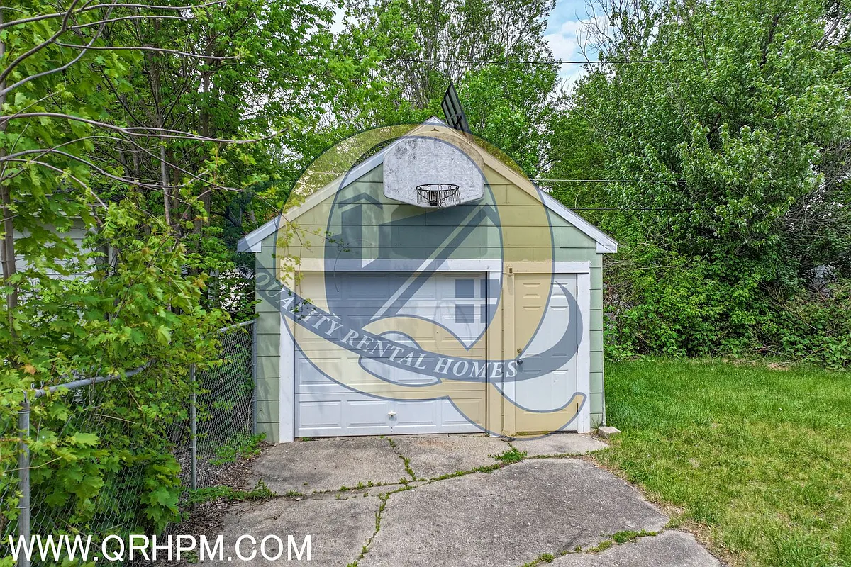 Building Photo - 2544 Tyrone St