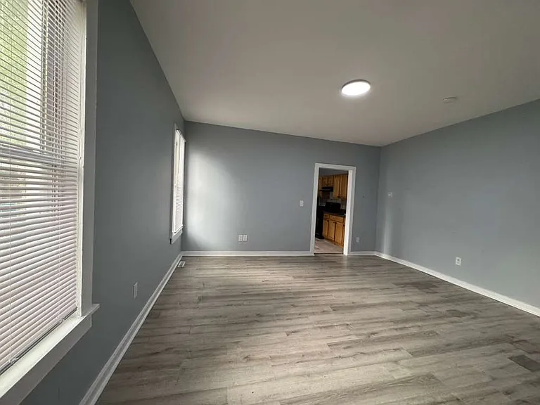 215 Rosette St #1L — Photo 8