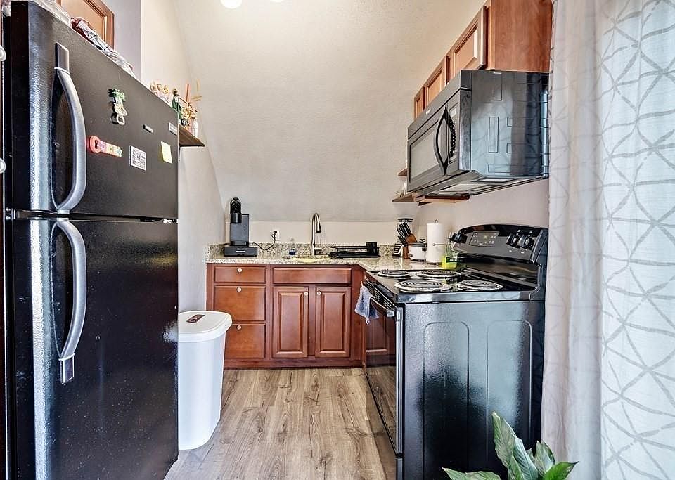 1st image of 218 Bradstreet Ave #2