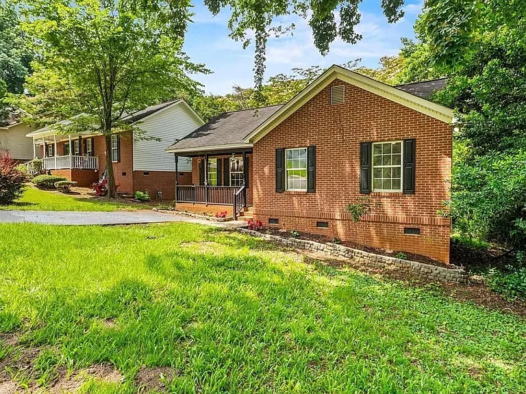 4223 Woodridge Dr — Photo 1