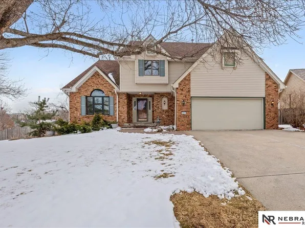 501 Kent Dr, Papillion, NE 68046