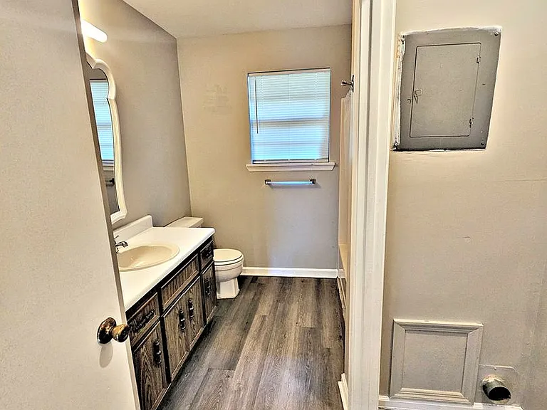 1606 N St SE — Photo 8