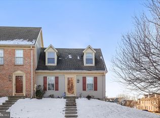 120 Crown Pointe Dr #L120, York, PA 17402