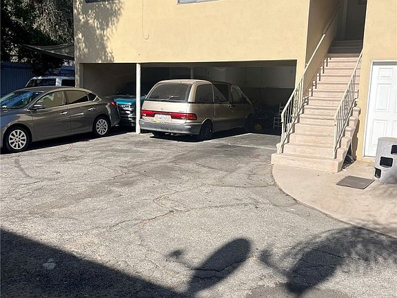 3rd image of 15816 Sherman Way