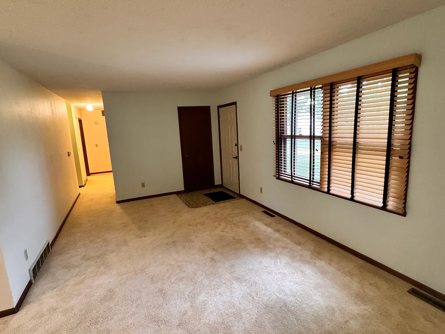 3 bed, 1136 sqft, $1,675 — Photo 3